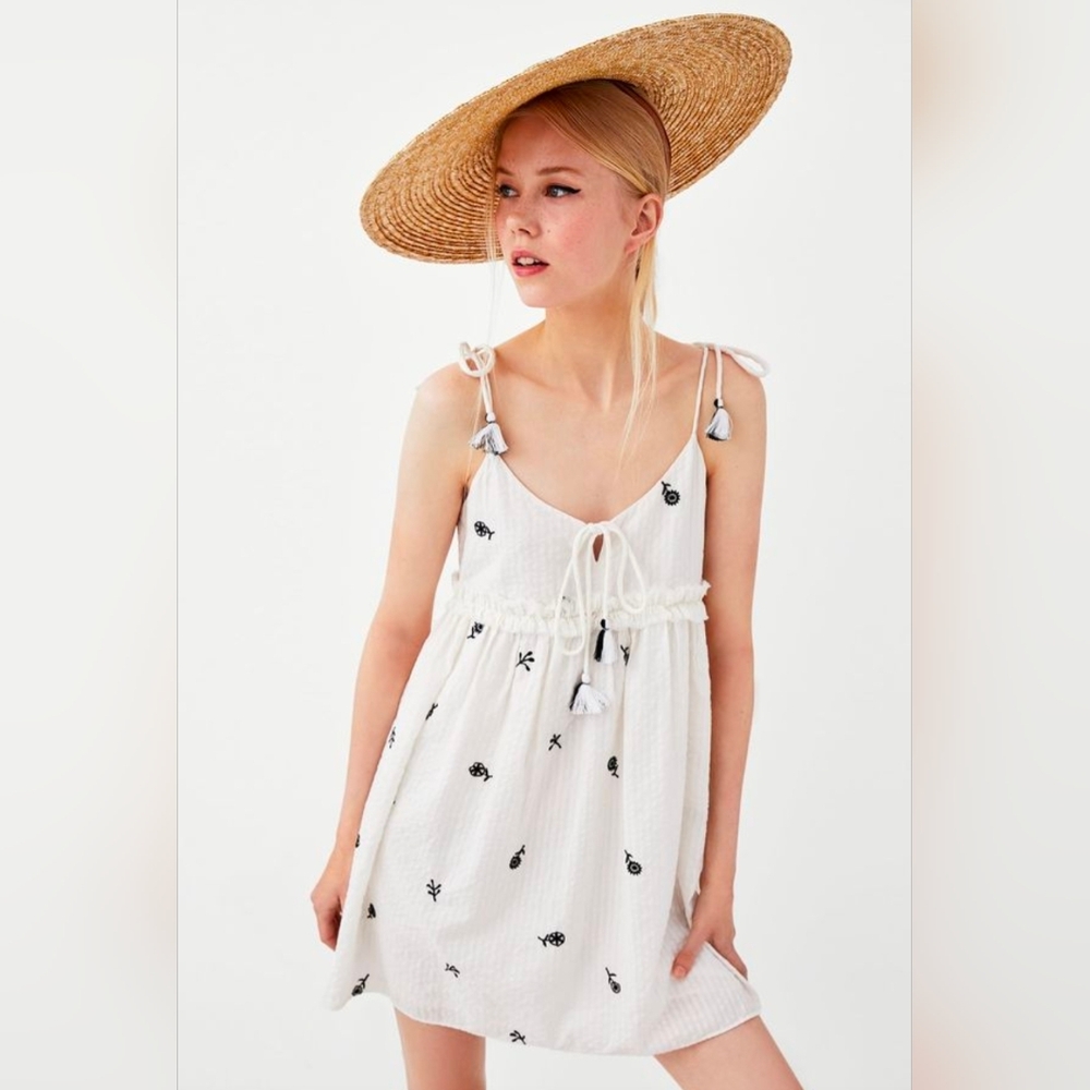 Zara White Babydoll Mini Dress Black Embroidered Flowers 100% Cotton Trafaluc